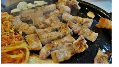 삼겹살 먹을때 옆에 있는 엄마 특징