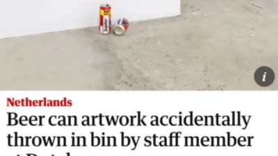 예술 작품을 쓰레기통에 버린 직원