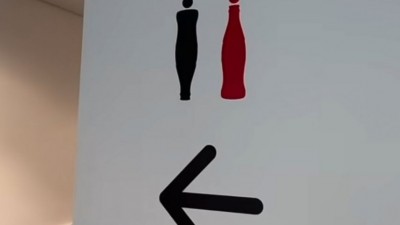 코카콜라 본사의 화장실 표시