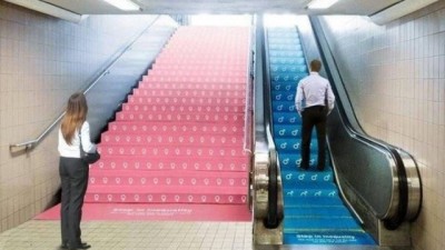 남자들이 양보해서 좁은 공간 쓸게요