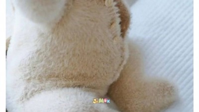 숨막히는 실루엣을 가진 쇼핑몰 모델