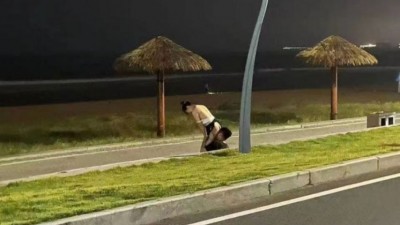 19)제주도에서 찍혔다는 중국 커플 애정행각.jpg
