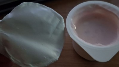 요즘 요플레 뚜껑 딸때