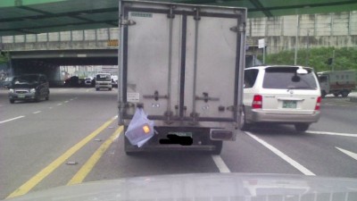 어느 탑차 기사님의 임기응변 ㄷㄷ