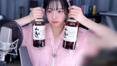 오랜만에 방송에서 술 자랑하는 QWER 쵸단