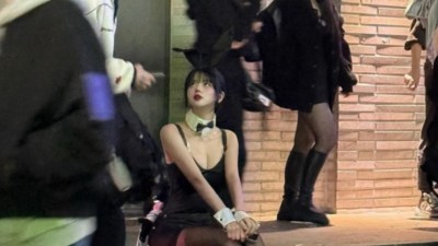 코스프레]이태원에 예쁘고 몸매 기막힌 코프걸.jpg