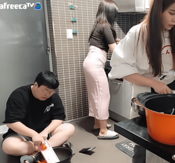 a05c8e388d0efad27f5a8fed91ecce84_1620956361_1392.gif
