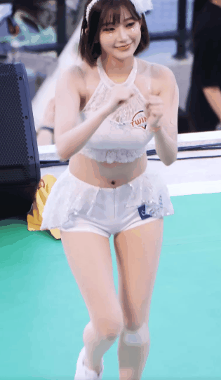 시스루 홀터넥 크롭탑 이주은
