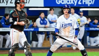 아니 정신을 어디다 강민호의 2구 삼진 피치클락 위반 대굴욕