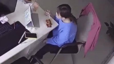 모서리를 좋아하는 여자.gif
