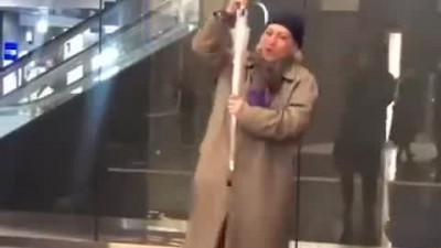 우산이 거 고집이 세구만