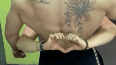 &lt;img src=/img/hit_icon.png class=hit_icon alt=HIT인기&gt;          		          		  헬스장 커플샷.gif