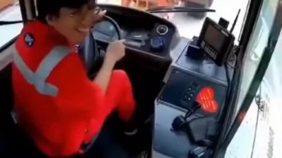 쳐 웃지말고 앞을 봐야지