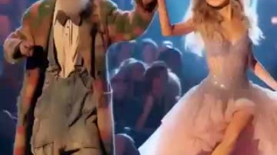 노숙자 할아버지와 손자 두 명이 Got Talent 무대에서 집을 무너뜨렸다.mp4