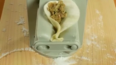 테무에서 구매한 만두 만드는 기계 ㄷㄷ.mp4