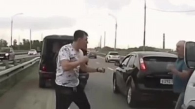 도로에서 시비붙은 남자들.mp4