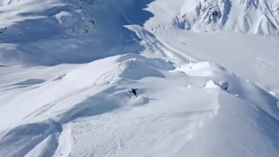 설산 질주 하는 스노보드