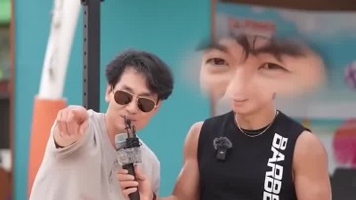 여자 클라이밍 선수의 턱걸이 풀업 클라스