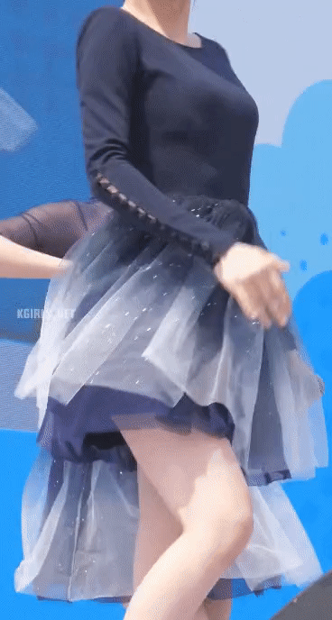 후방)오마이걸지효엉밑살노출