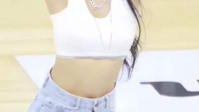 유세리 치어리더 스포츠 브라 가슴골