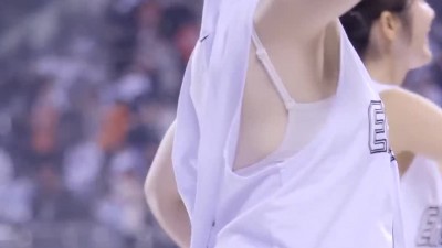 하지원 치어리더 헐렁한 민소매 유니폼 틈 란제리 끈나시