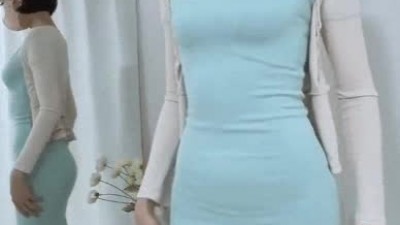 타이트한 옷 입고 몸매 자랑하는 이블린