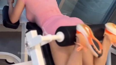 뒤태라인 만드는 워니 핑크 밀착티 가슴골 돌핀팬츠