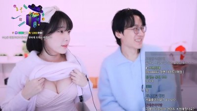 남자 앞에서 가슴 보여주는 강인경