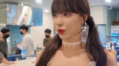 PC방 메이드복 입은 알바생 겨우디]