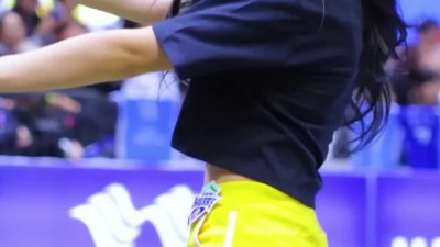 블랙 크롭티 노란 돌핀팬츠 염세빈 치어리더