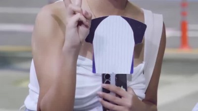 퇴근길 사복 화이트 끈나시 가슴골 청치마 김이서 치어리더