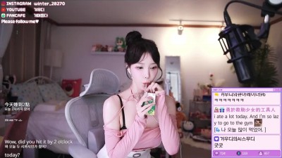 &lt;img src=/img/renewal/mobile/icon_hit.svg class=eto_hit_icon&gt;          			   팔 올리다 블랙 브라렛 노출해 버린 겨우디]