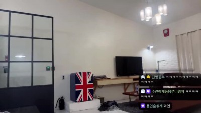 큰거 또 왔다!! 겨우디 X 수련수련 비키니 합방 사이드붑 보소