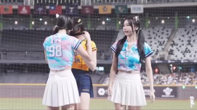 치어리더 3명이  노는 방법ㅎㅎ(남민정 변하율 이아영)