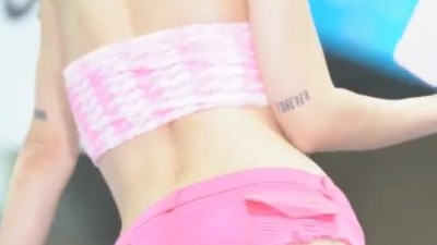 송주아 핑크 핫팬츠