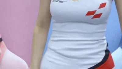 자리에 앉는 송주아