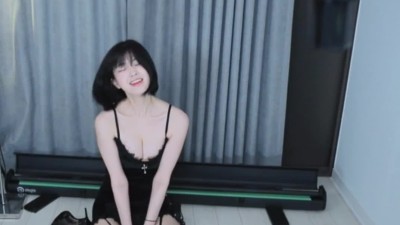 검정 슬립 입고 책상에 발 올린 문월] 가터벨트