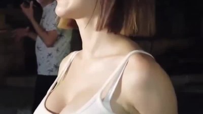 DJ 소다 송크란 즐기기 섹시 의상 비키니 가슴골