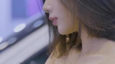 송주아 상체 옆모습