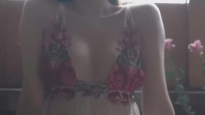 피아노 치는 롤코녀 이해인 임이지 꽃무늬 섹시 슬립 가슴골