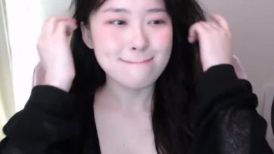 머리 만지는 소람잉