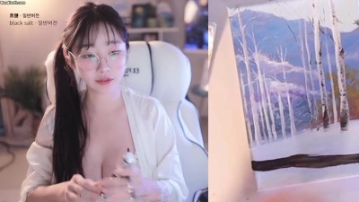 안경 착용하고 그림 그리는 둘기얏] 흰 레이스 슬립 가슴골