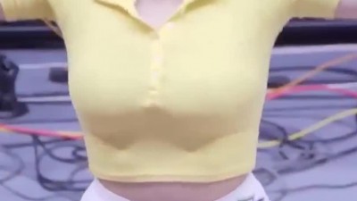 박성은 치어리더 봉긋한 노란 크롭티