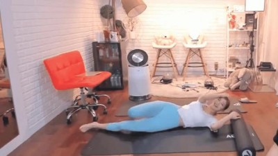 레깅스 입고 요가 하는 BJ 세미니