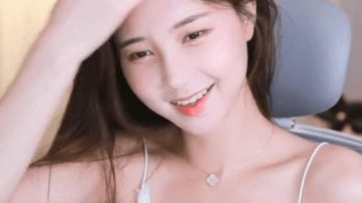 머리 넘기는 화정