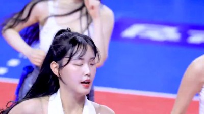 공연 마치고 달리는 이경민 치어리더