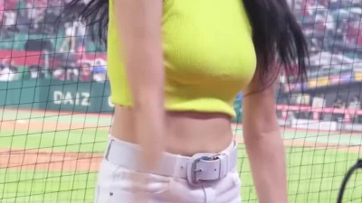 비 맞으면서 열심히 춤추는 이소영 치어리더 노란 크롭티