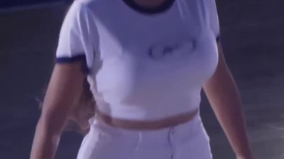 김이서 치어리더 흔들어주는 묵직한 가슴 크롭 흰티