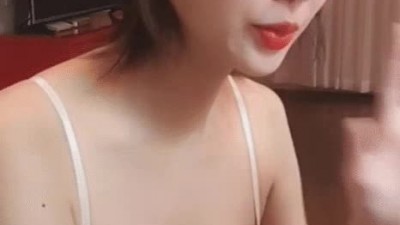 매니큐어 바르는 임이지