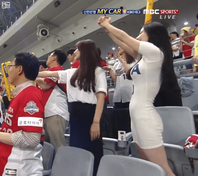 a957544c8f080bda32c2f59ce39242f6_pvrs1blAFkb8BbCGb3tKfaXTHk42Jq1.gif